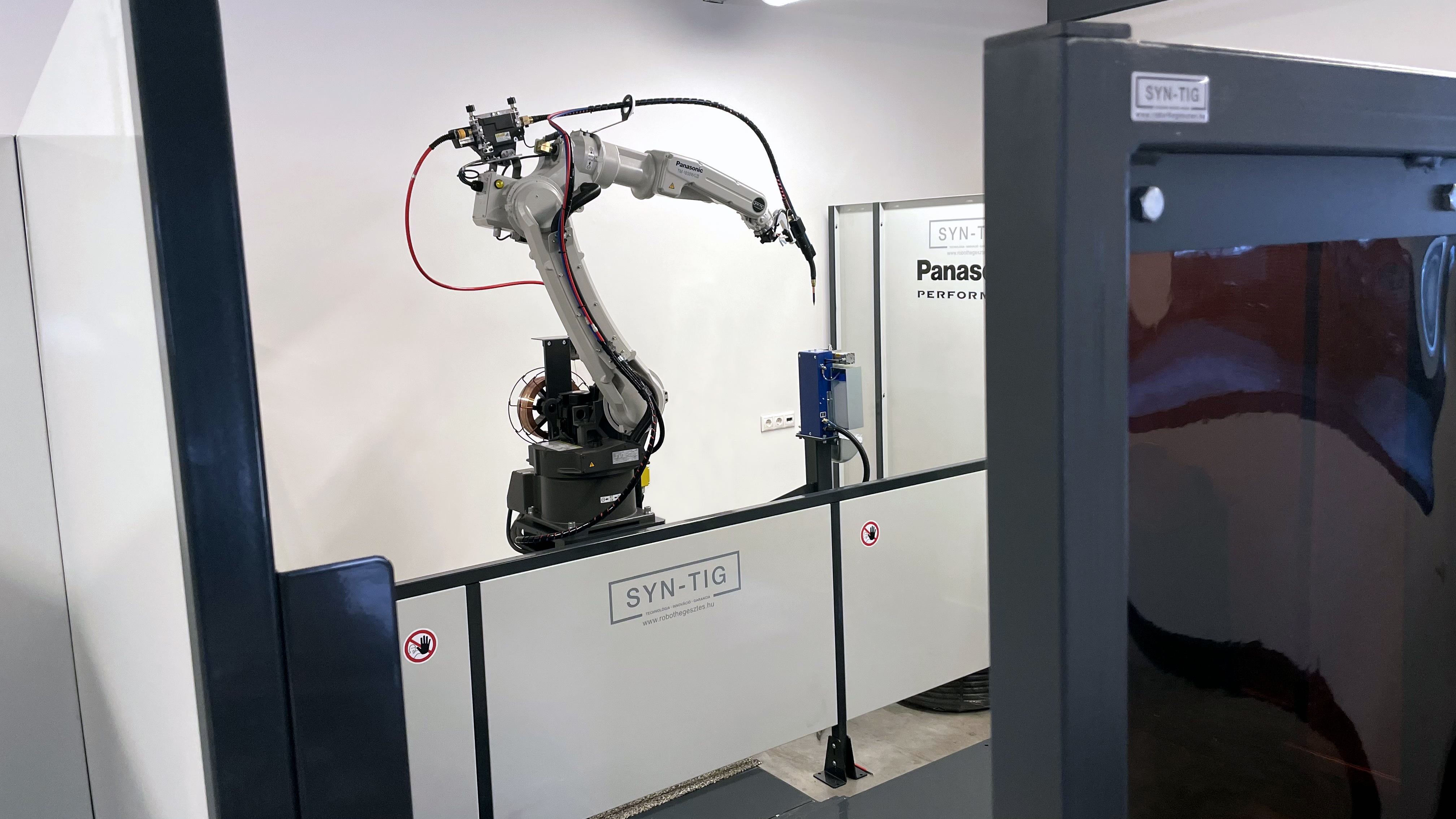 Panasonic PA-1PD robot welding system